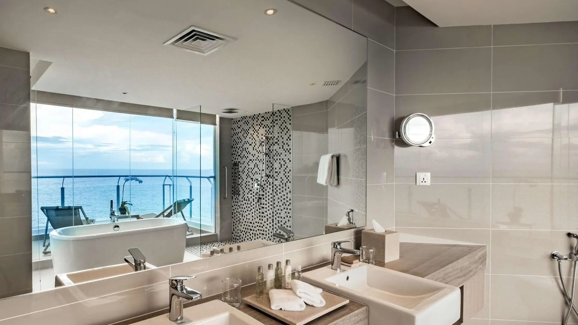Doubletree Resort By Hilton Hotel Penang Batu Feringgi 4*,